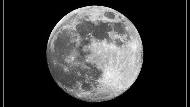 Lune 25 decembre 2025